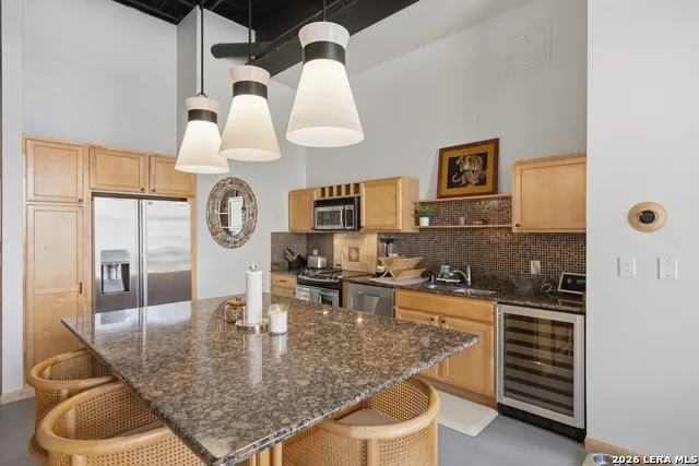 214 E Travis Unit 303 San Antonio, TX 78205