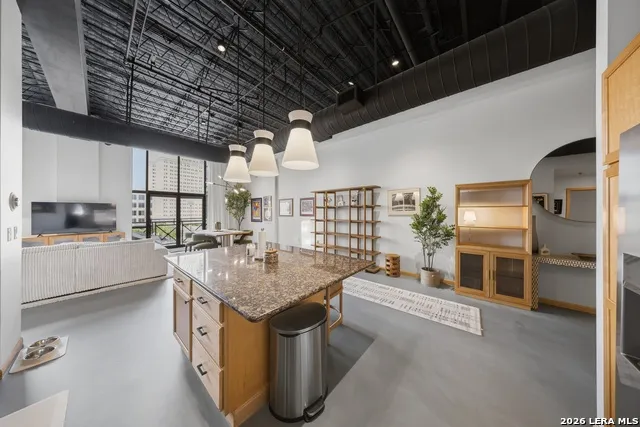 214 E Travis Unit 303 San Antonio, TX 78205