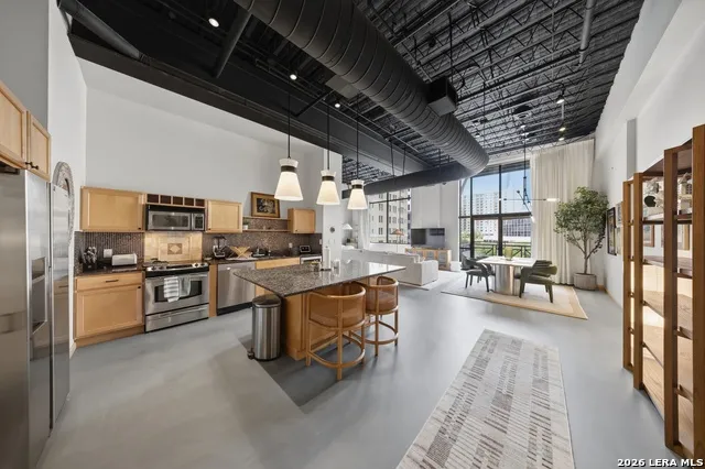 214 E Travis Unit 303 San Antonio, TX 78205