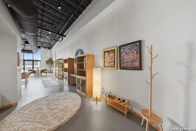 214 E Travis Unit 303 San Antonio, TX 78205
