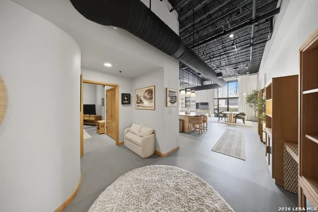 214 E Travis Unit 303 San Antonio, TX 78205