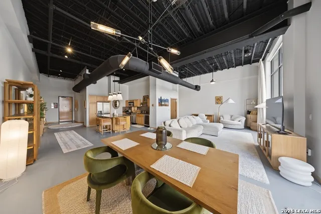 214 E Travis Unit 303 San Antonio, TX 78205