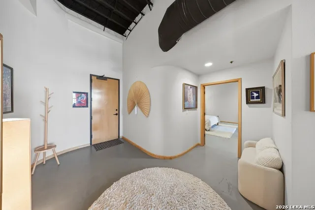 214 E Travis Unit 303 San Antonio, TX 78205