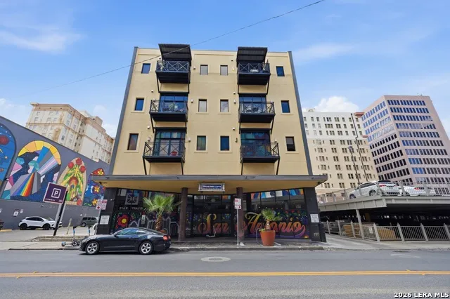 214 E Travis Unit 303 San Antonio, TX 78205