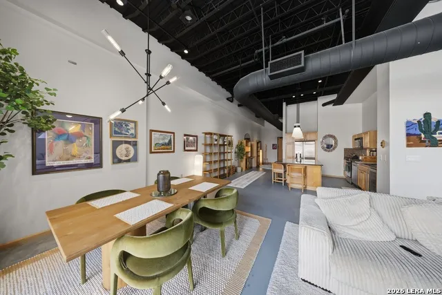 214 E Travis Unit 303 San Antonio, TX 78205