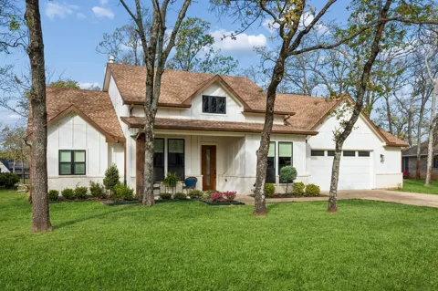 207 Colonial Drive