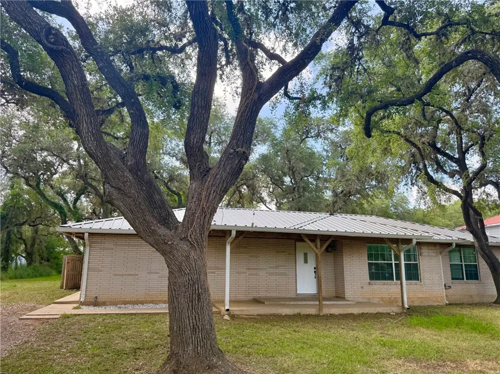 170 White Lane Beeville, TX 78102