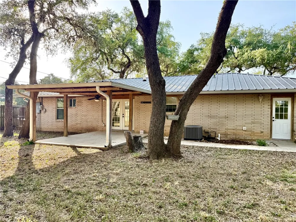 170 White Lane Beeville, TX 78102