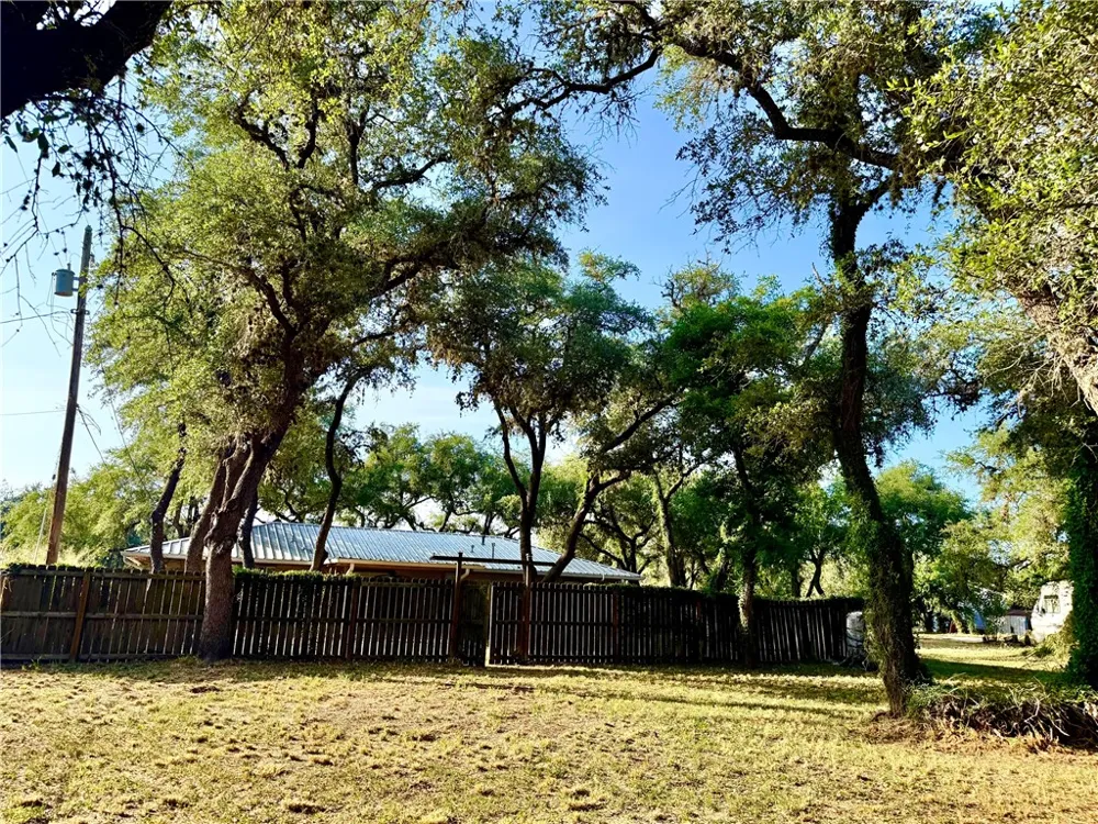 170 White Lane Beeville, TX 78102