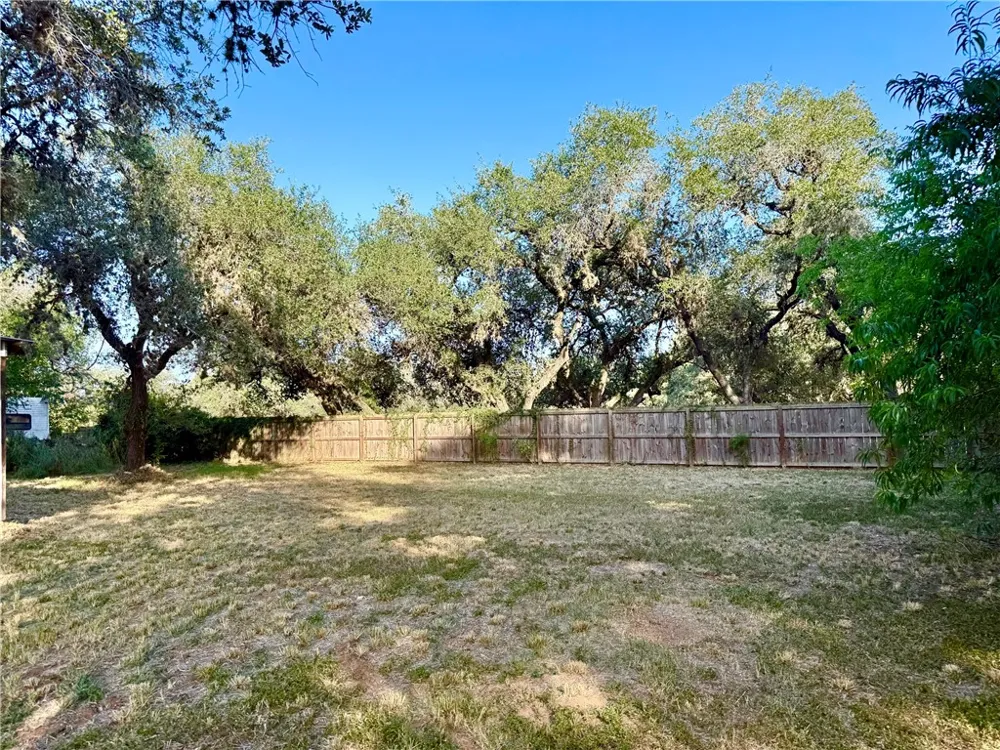 170 White Lane Beeville, TX 78102