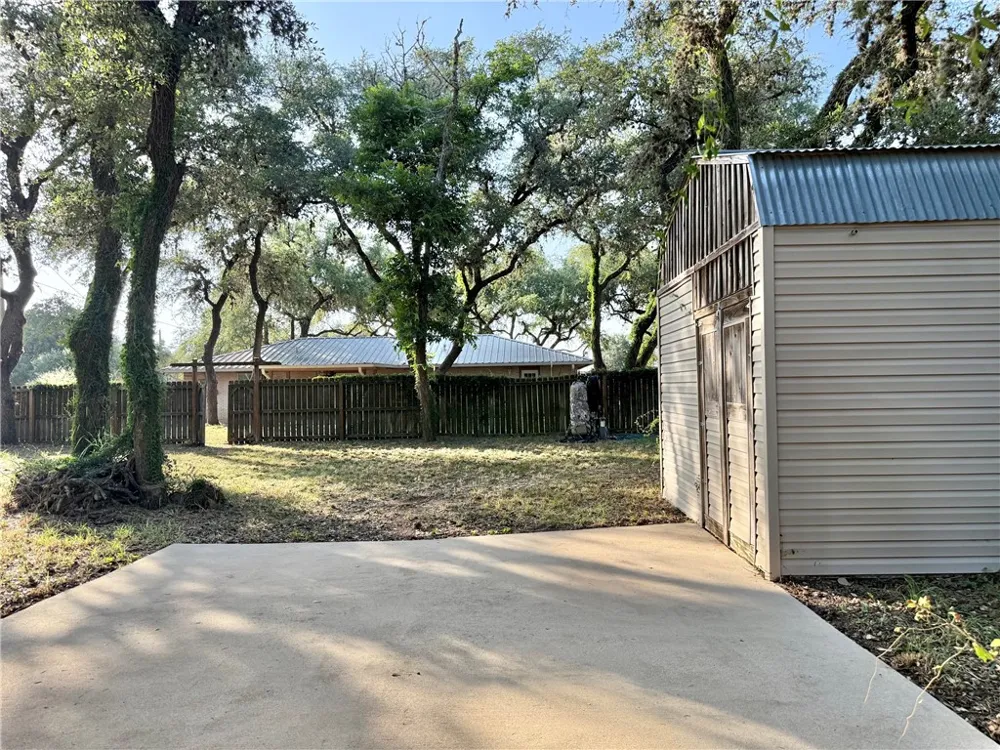 170 White Lane Beeville, TX 78102