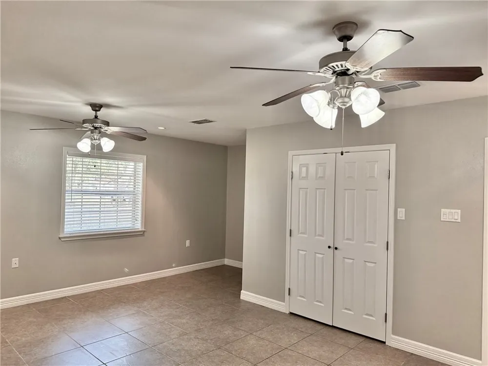 170 White Lane Beeville, TX 78102