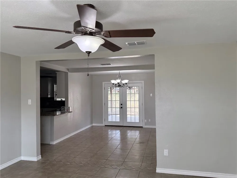 170 White Lane Beeville, TX 78102