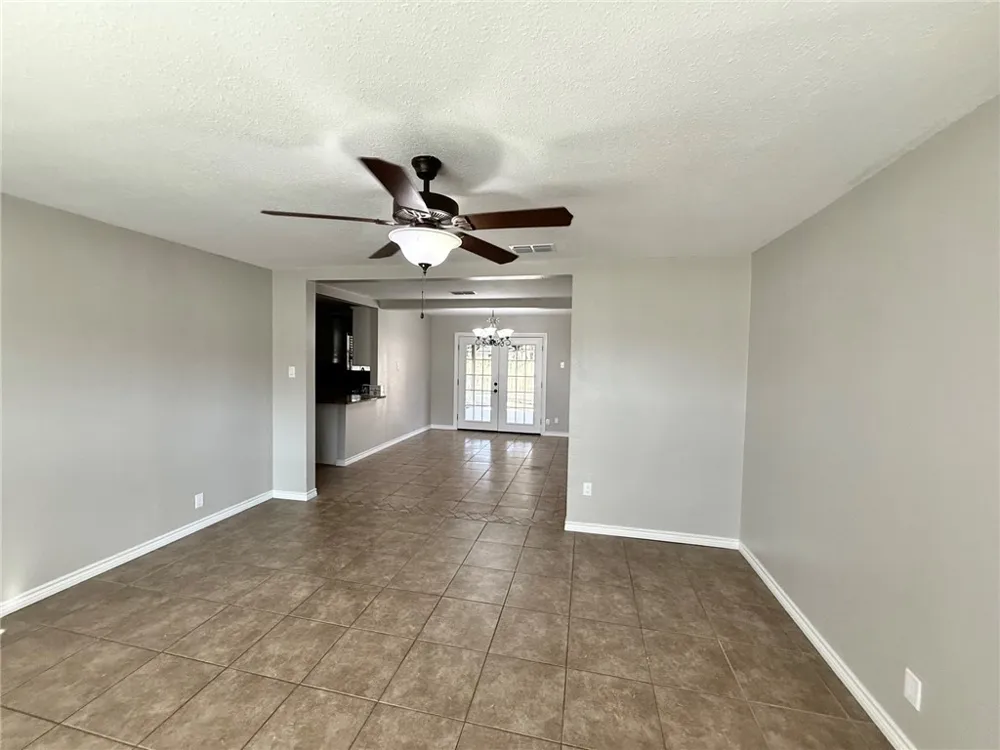 170 White Lane Beeville, TX 78102