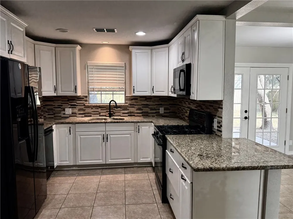 170 White Lane Beeville, TX 78102