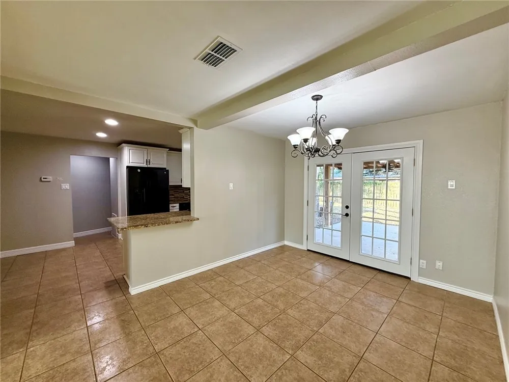 170 White Lane Beeville, TX 78102