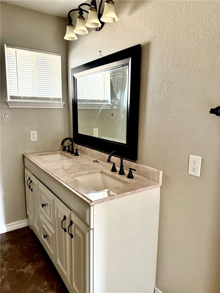 170 White Lane Beeville, TX 78102