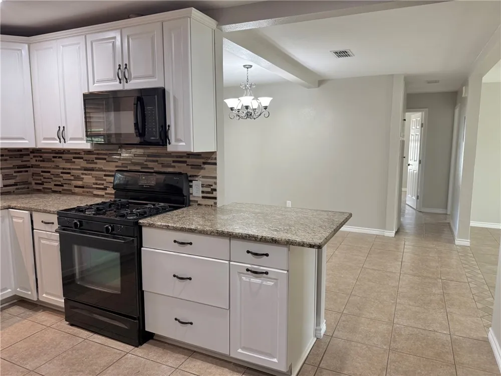 170 White Lane Beeville, TX 78102