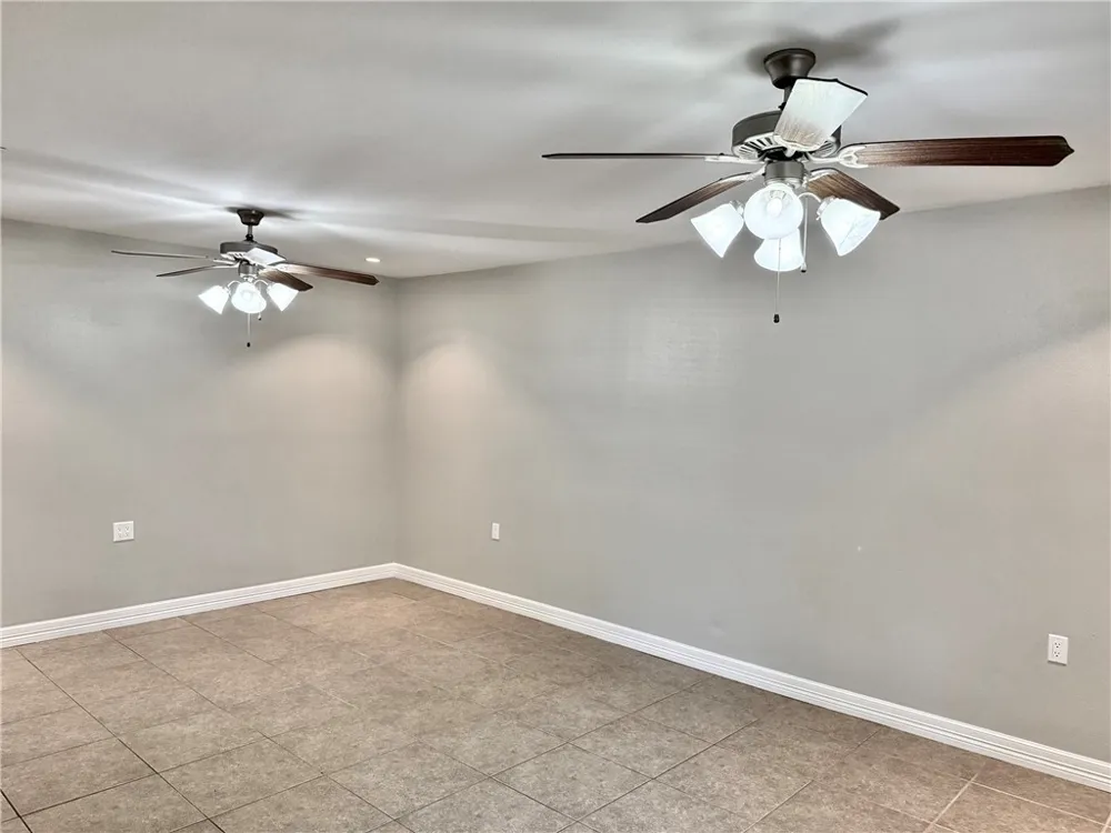 170 White Lane Beeville, TX 78102