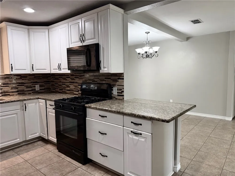 170 White Lane Beeville, TX 78102