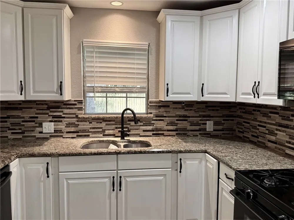 170 White Lane Beeville, TX 78102