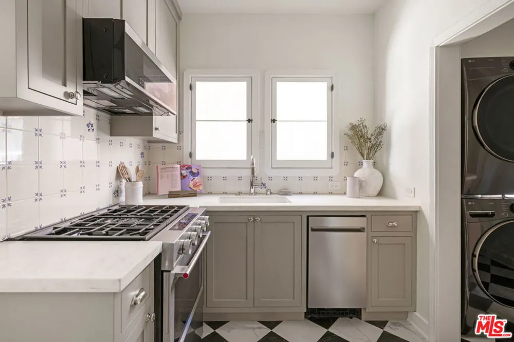 1106 S Cochran Avenue Los Angeles, CA 90019