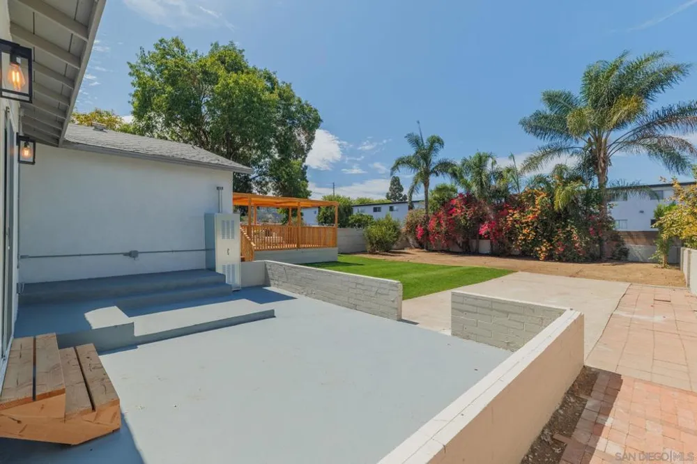 668 Van Houten Ave El Cajon, CA 92020