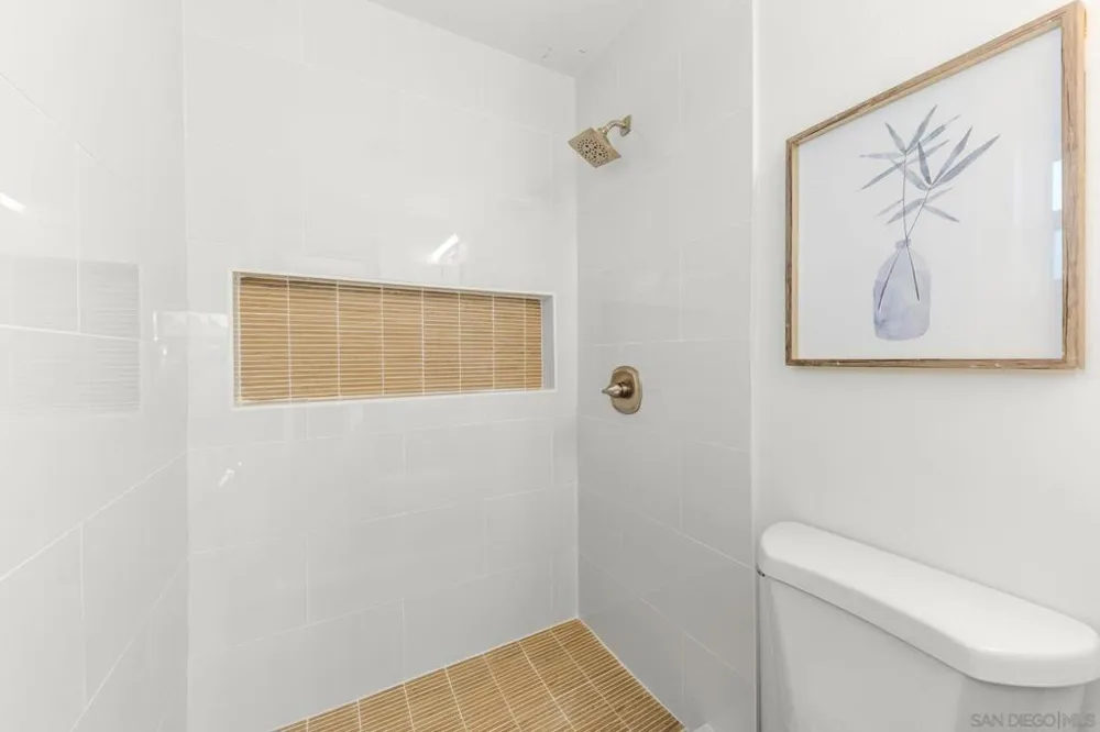 668 Van Houten Ave El Cajon, CA 92020