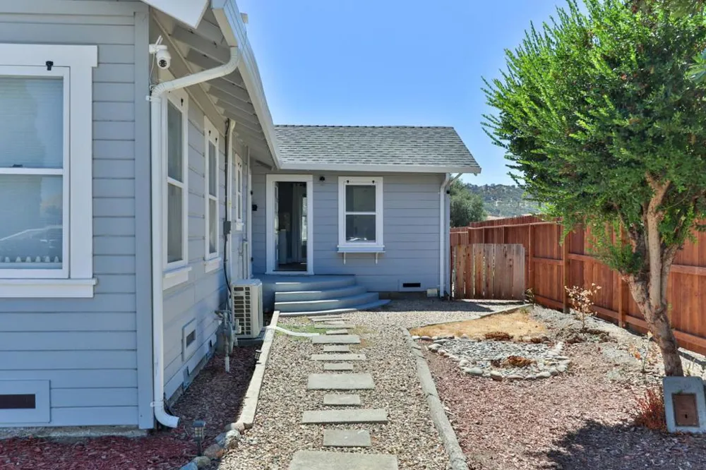 6860 F STREET Tres Pinos, CA 95075
