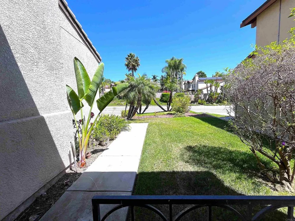 6079 Paseo Pradera Carlsbad, CA 92009