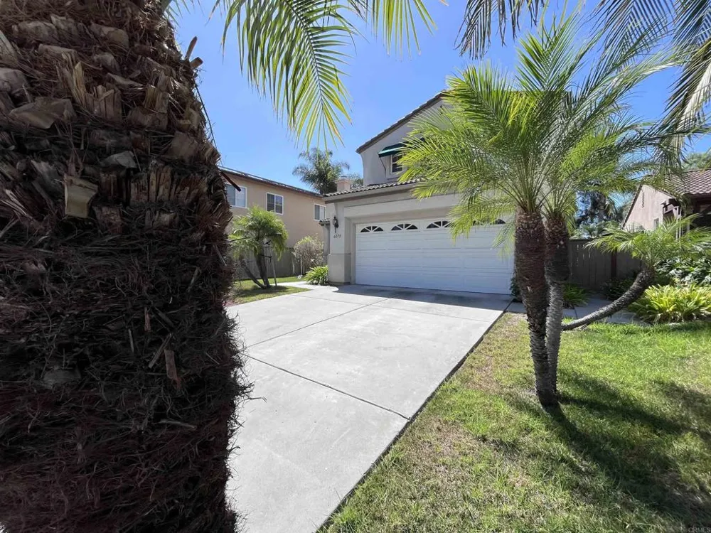 6079 Paseo Pradera Carlsbad, CA 92009