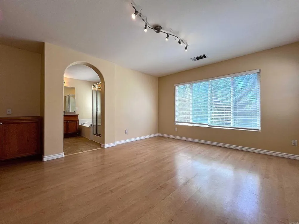 6079 Paseo Pradera Carlsbad, CA 92009