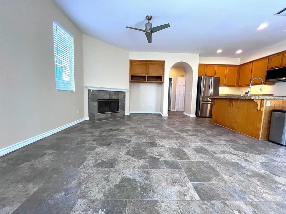 6079 Paseo Pradera Carlsbad, CA 92009