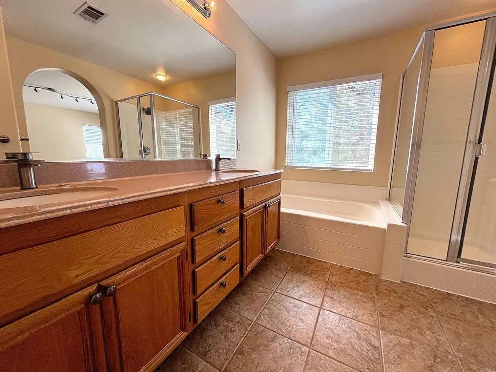 6079 Paseo Pradera Carlsbad, CA 92009