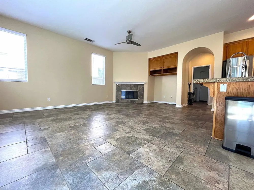 6079 Paseo Pradera Carlsbad, CA 92009