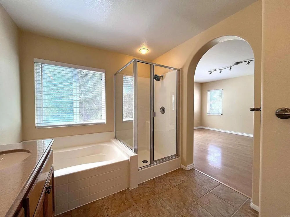 6079 Paseo Pradera Carlsbad, CA 92009
