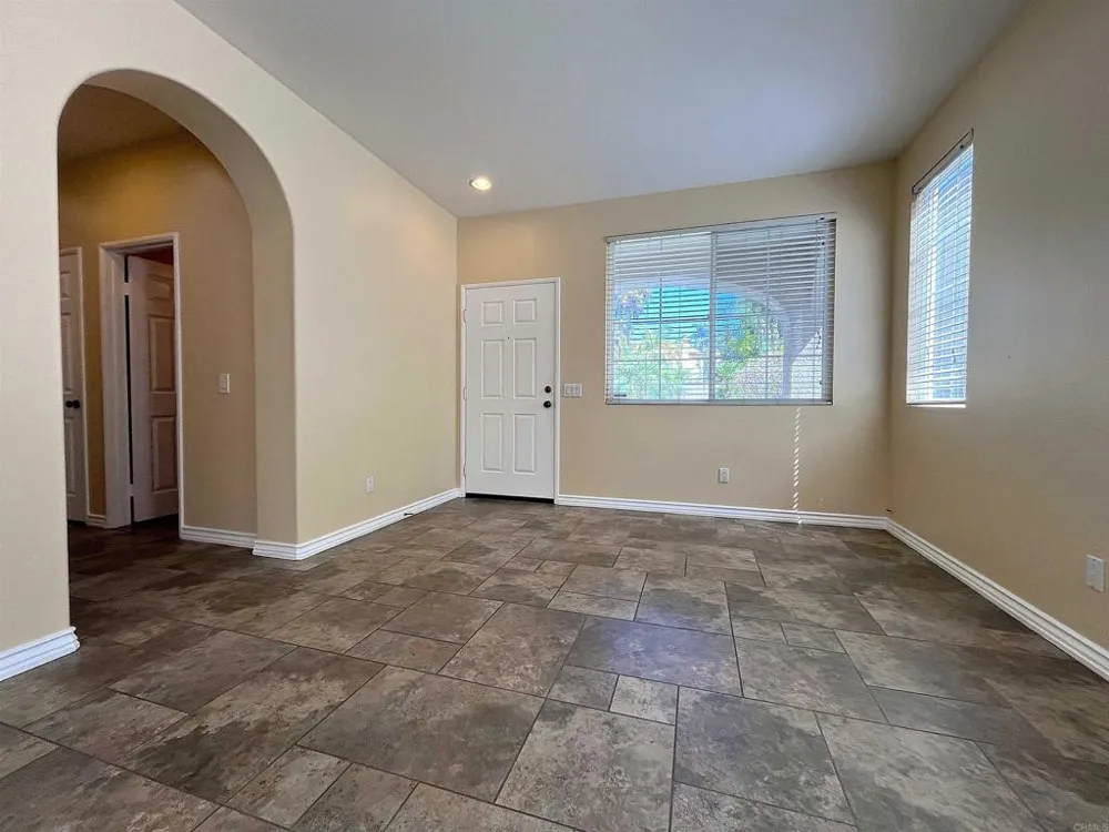 6079 Paseo Pradera Carlsbad, CA 92009