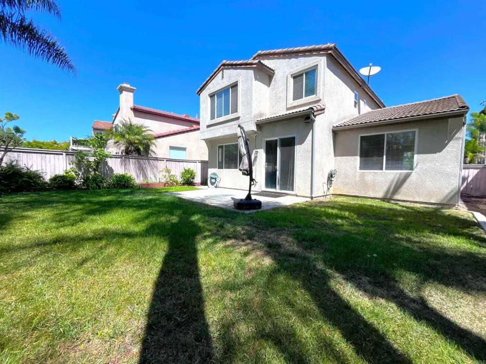 6079 Paseo Pradera Carlsbad, CA 92009