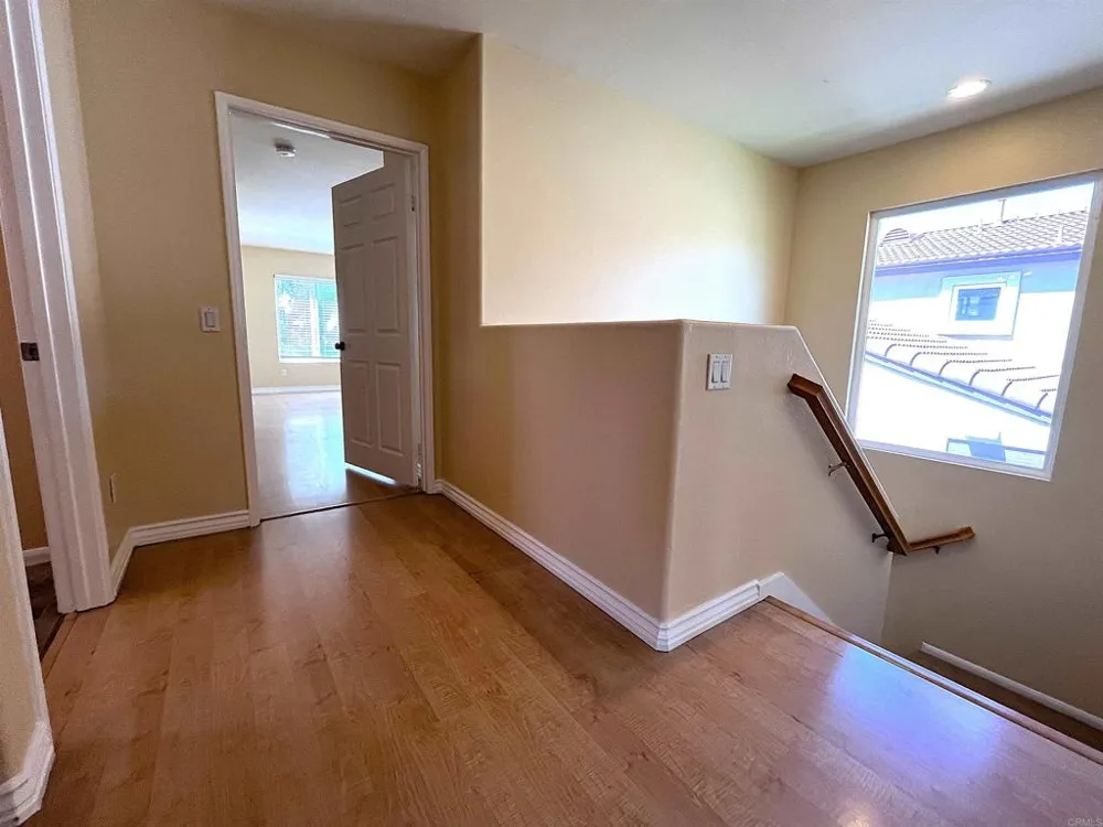6079 Paseo Pradera Carlsbad, CA 92009