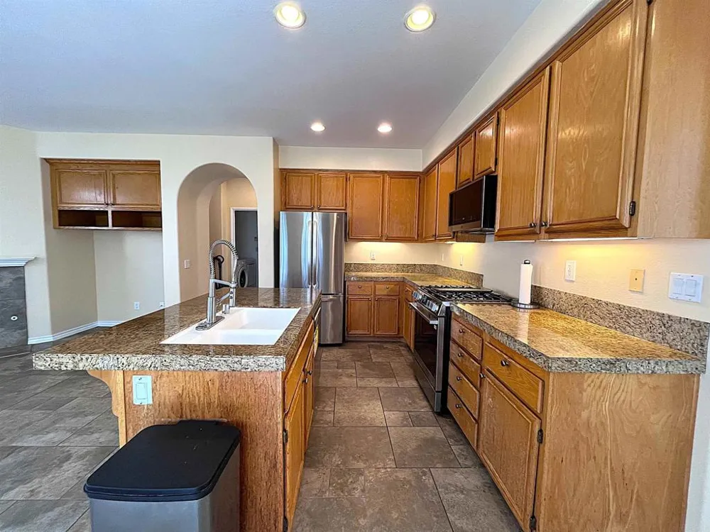 6079 Paseo Pradera Carlsbad, CA 92009