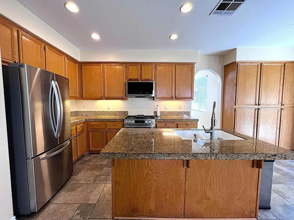6079 Paseo Pradera Carlsbad, CA 92009