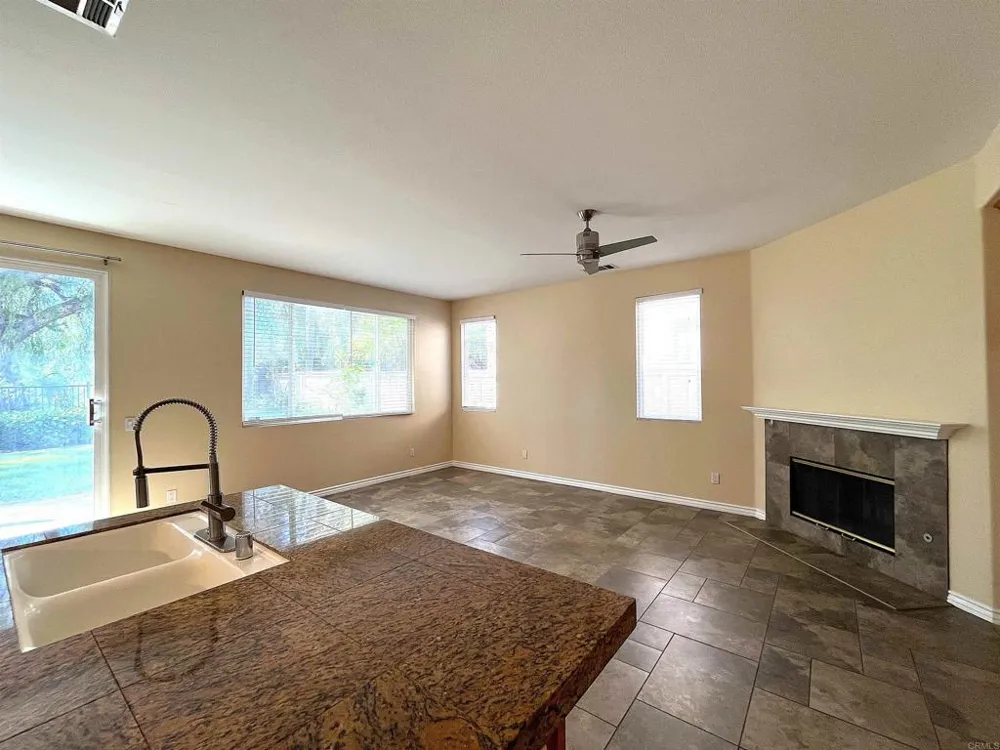 6079 Paseo Pradera Carlsbad, CA 92009