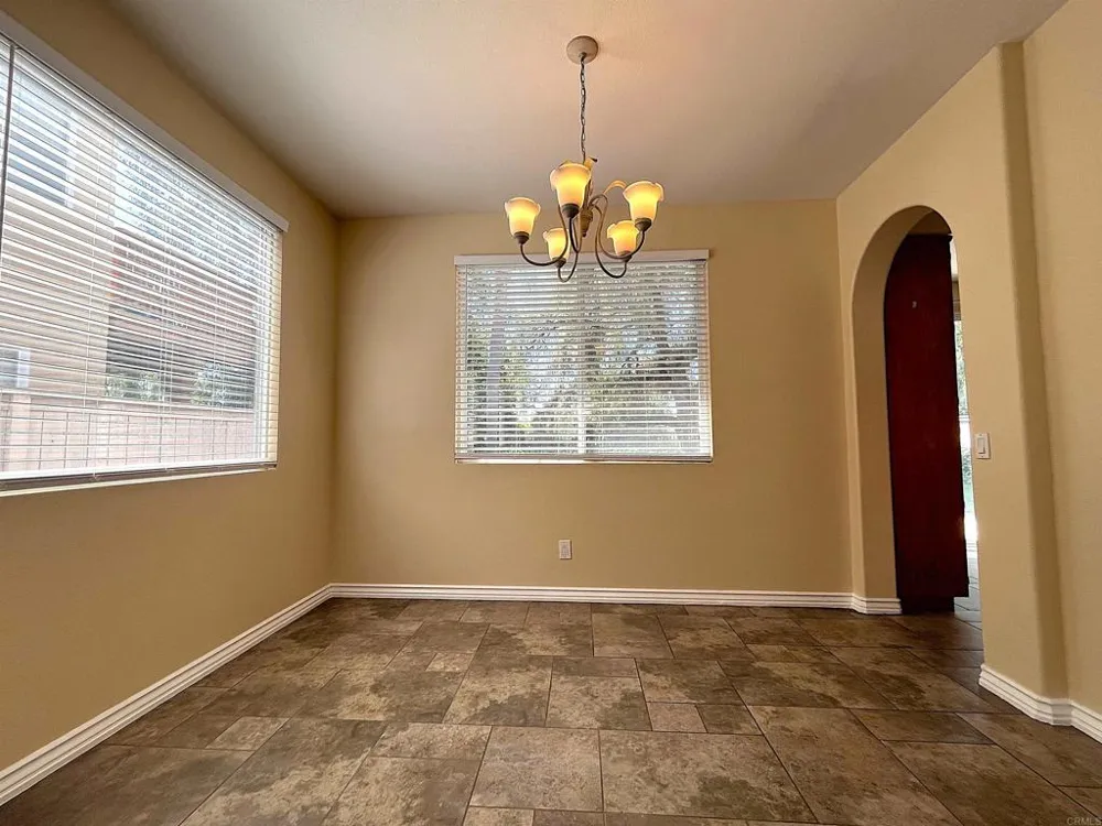 6079 Paseo Pradera Carlsbad, CA 92009