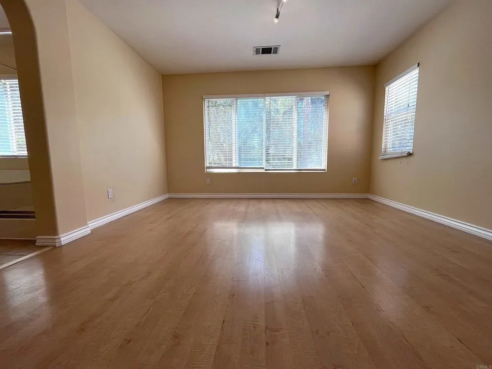 6079 Paseo Pradera Carlsbad, CA 92009