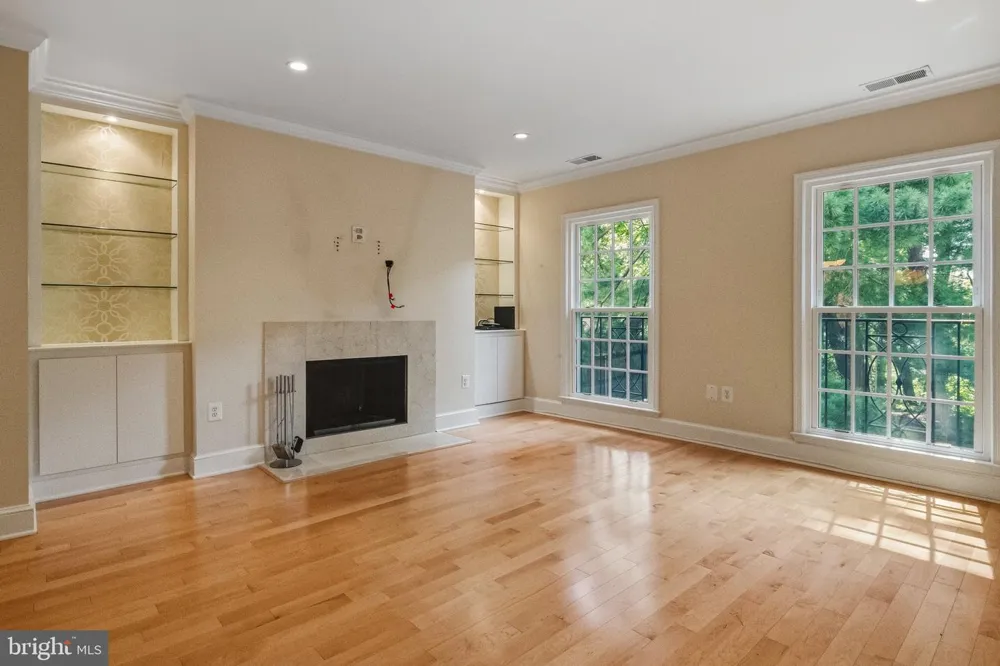 3217 SUTTON PLACE NW #B Washington, DC 20016