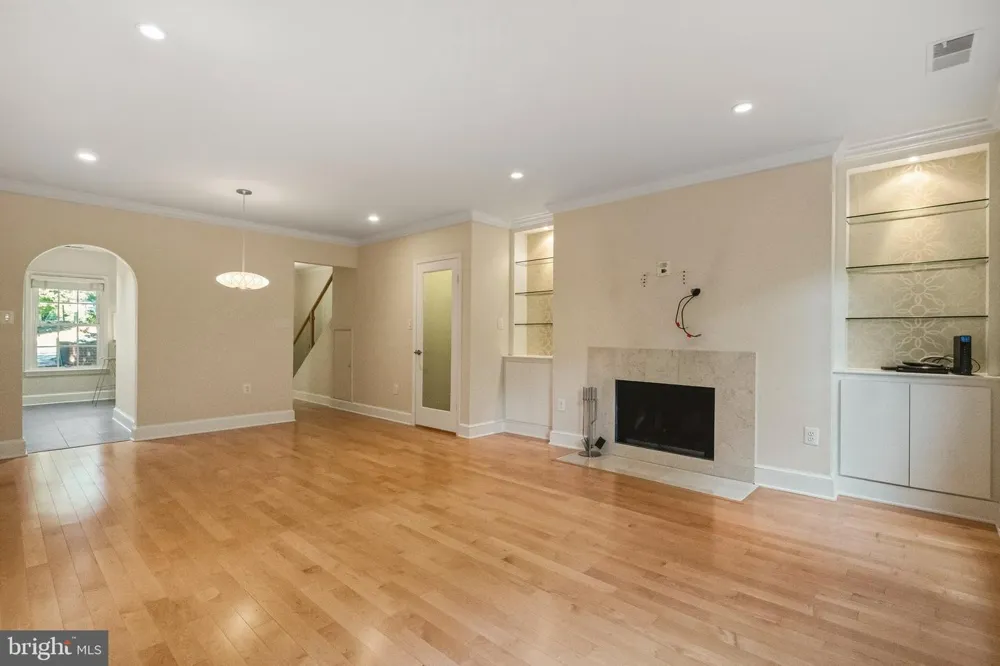 3217 SUTTON PLACE NW #B Washington, DC 20016