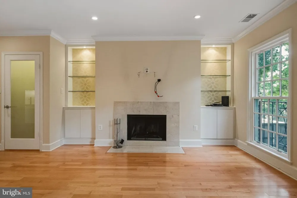 3217 SUTTON PLACE NW #B Washington, DC 20016