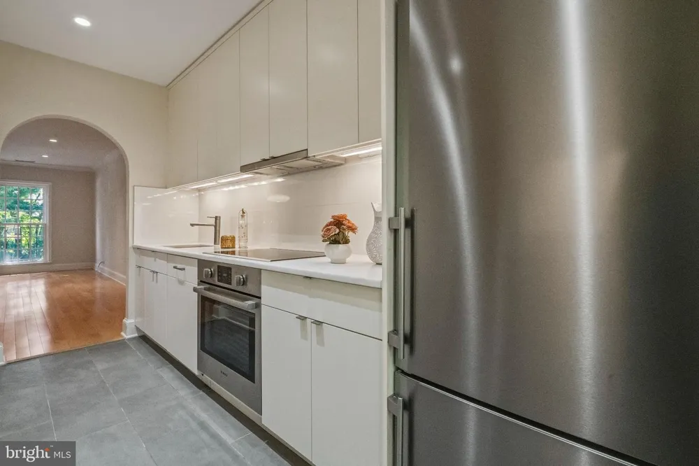 3217 SUTTON PLACE NW #B Washington, DC 20016