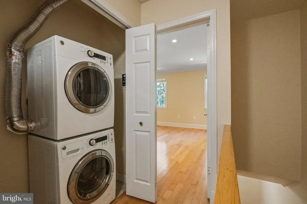 3217 SUTTON PLACE NW #B Washington, DC 20016