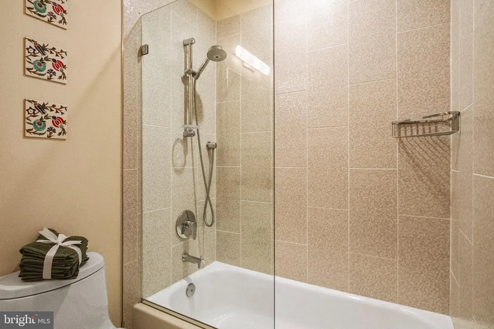 3217 SUTTON PLACE NW #B Washington, DC 20016